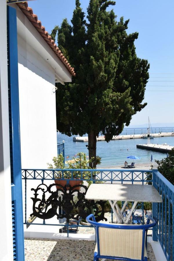 Oceanis Hotel Tirós エクステリア 写真