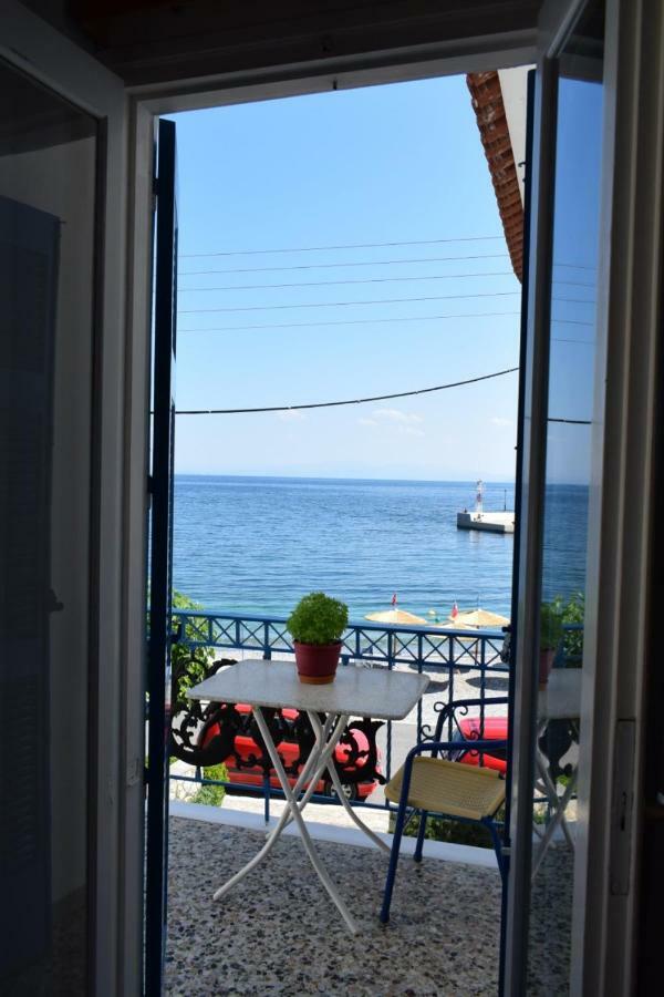 Oceanis Hotel Tirós エクステリア 写真